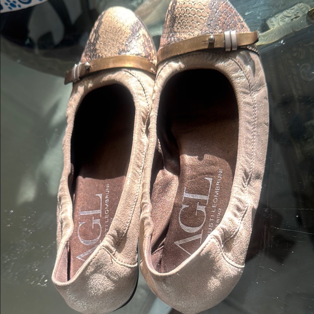 AGL Cream and Tan Ballet Flats with Elegant Design